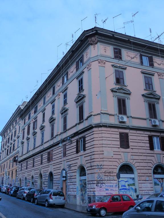 Between Termini & Colosseo Roma Dış mekan fotoğraf