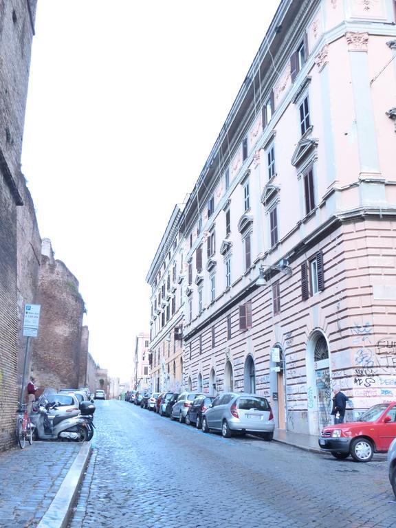 Between Termini & Colosseo Roma Dış mekan fotoğraf